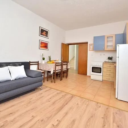 Beachfront Skoblar With Seaview Holiday home Privlaka (Zadar)