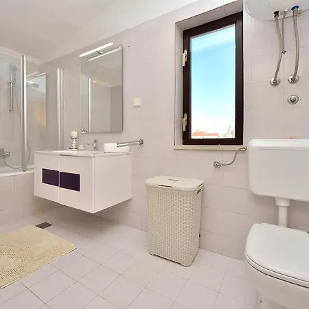 Beachfront Skoblar With Seaview Holiday home
