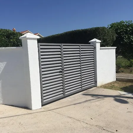 Beachfront Skoblar With Seaview بيت للعطل *