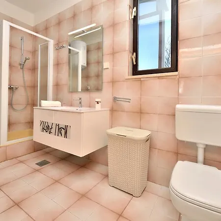 Beachfront Skoblar With Seaview بيت للعطل *