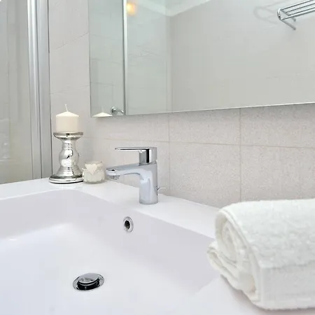 Beachfront Skoblar With Seaview بيت للعطل بريفلاكا