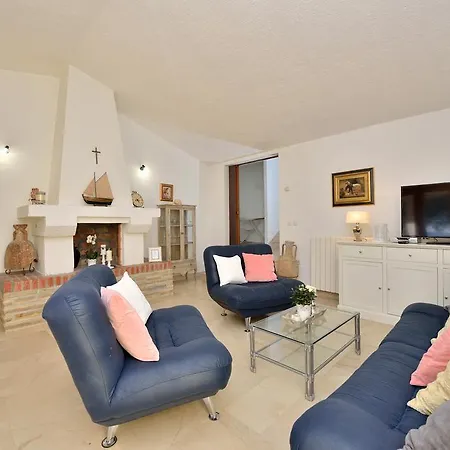 Beachfront Skoblar With Seaview * بريفلاكا