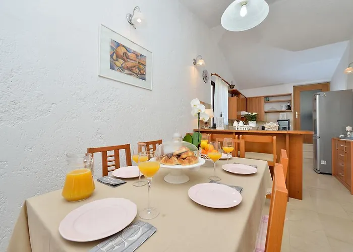 Dom wakacyjny Beachfront Skoblar With Seaview *